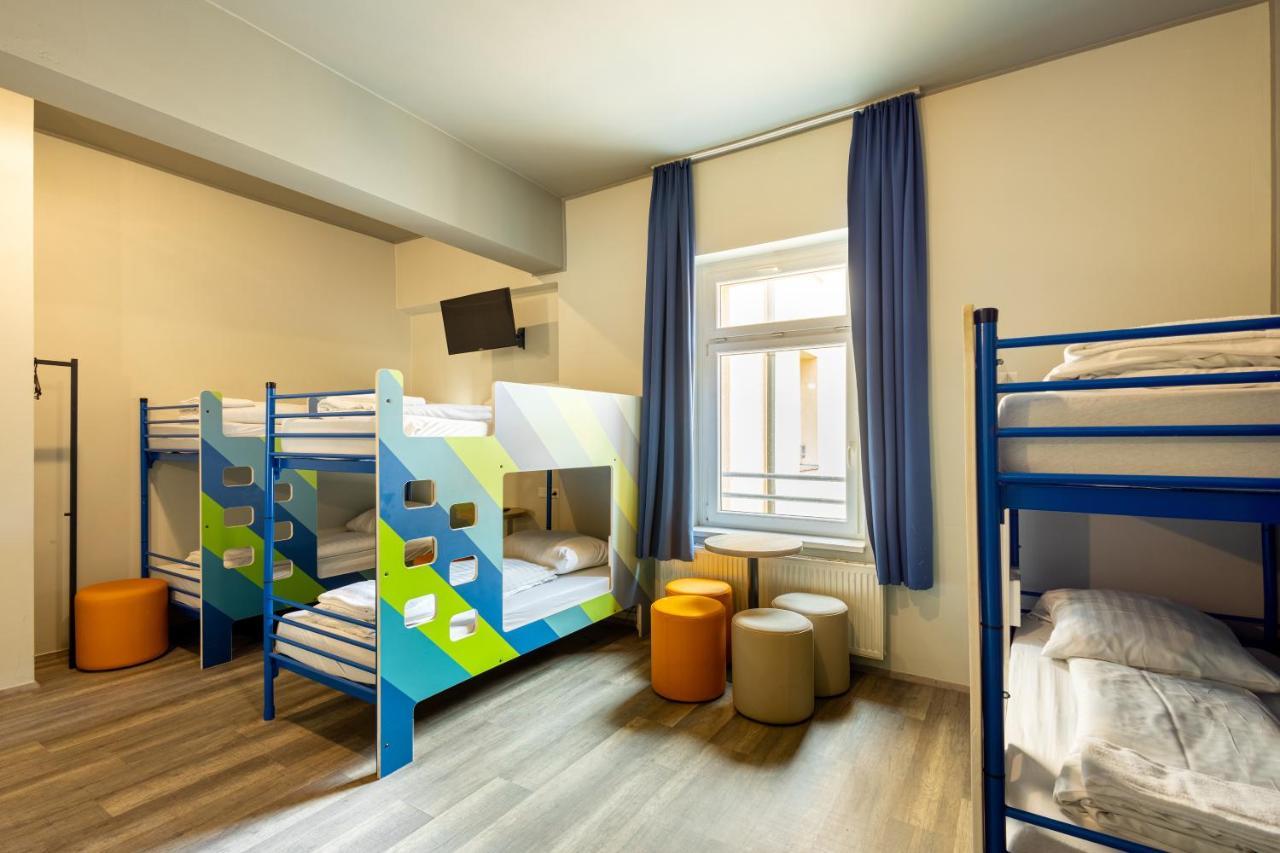 Bed 8-Bed Dormitory Room